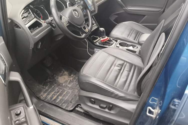 Used Volkswagen Touran 2016 Volkswagen Touran L 280TSI DSG Luxury Edition Left Front Seat