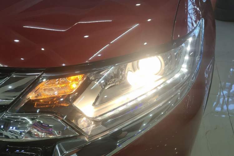 Used Mitsubishi Outlander 2018 2.0L Two-Wheel Drive Glory Edition 5 Seats