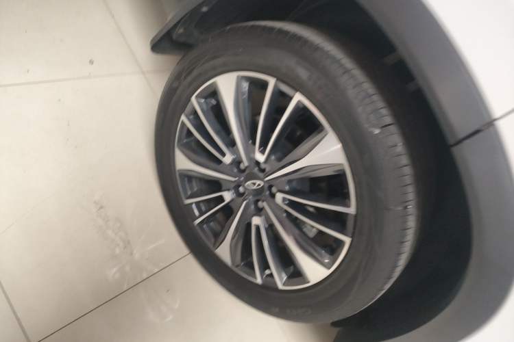 Used Chery Tiggo 8 PRO 2024 Champion Edition 390T Two-Wheel Drive Peak Version 5 Seats Right Rear Wheel Hub