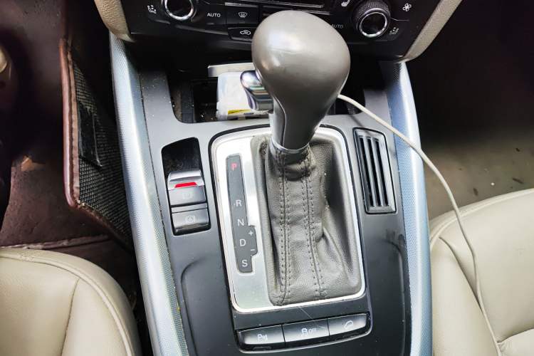 Used Audi Q5 2012 2.0TFSI Technology Model Gear Lever