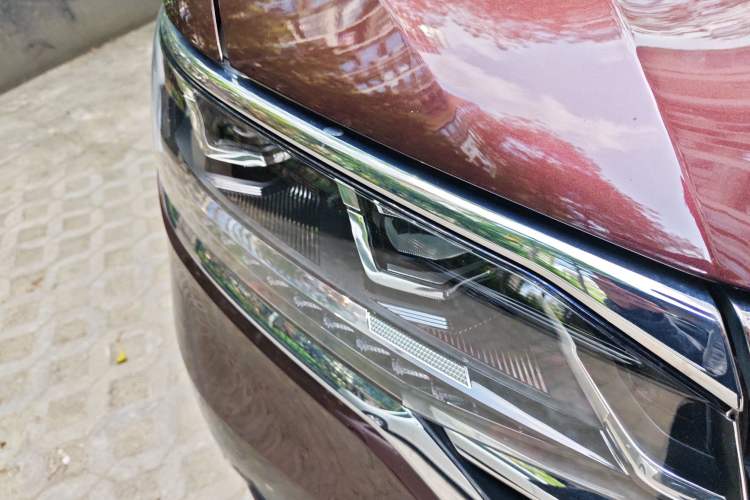 Used Volkswagen Viloran 2022 330TSI Luxury Edition Right Front Headlight