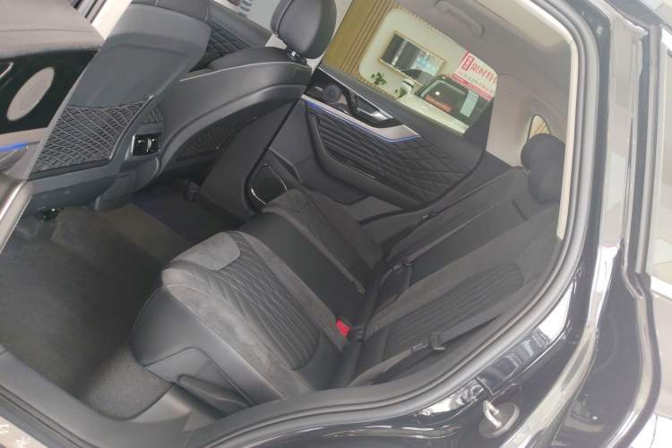 Used Hongqi HS5 2022 Facelifted Version 2.0T Smart Connect Flagship All-Wheel-Drive Edition