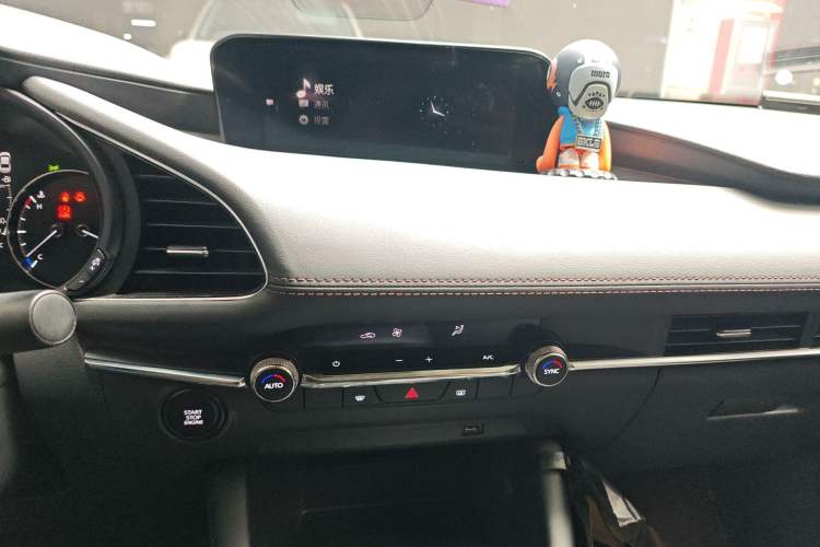 Used Mazda 3 Axela 2020 2.0L Automatic ZhiXuan Edition Audio And AC Panel