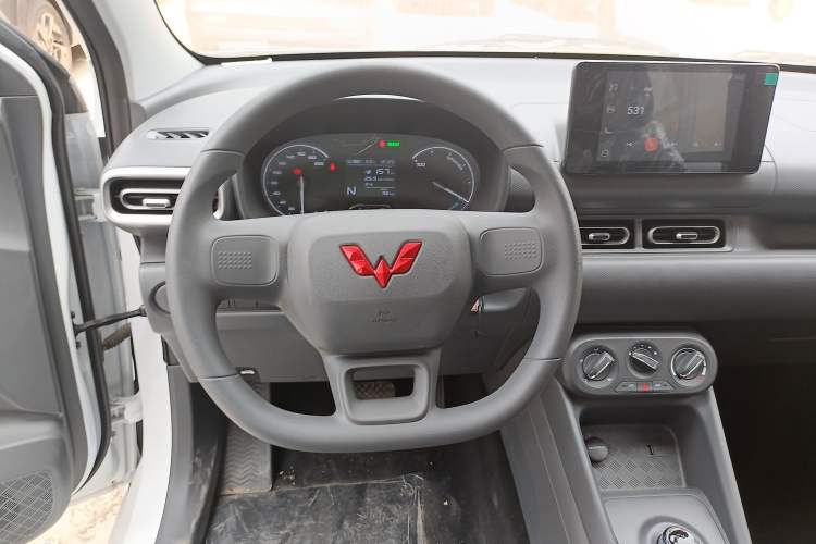 Used Wuling Hongguang New Energy 2024 All-Electric Model 300KM Standard Version Steering Wheel