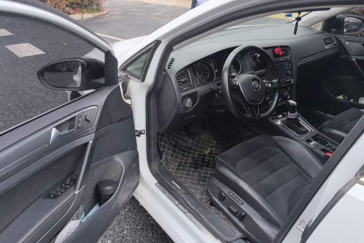 Used Volkswagen Golf 2018 230TSI Automatic Luxury Version Driver Seat