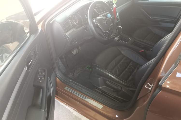 Used Volkswagen Lamando 2015 280TSI DSG Comfort Edition Driver Seat