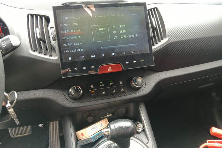 Used Kia Sportage R 2011 2.0L Automatic Two-Wheel Drive GL Audio And AC Panel