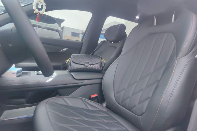 Used Changan CS75 PLUS 2025 4th Generation 1.5T New Blue Whale Smart Luxury Edition
