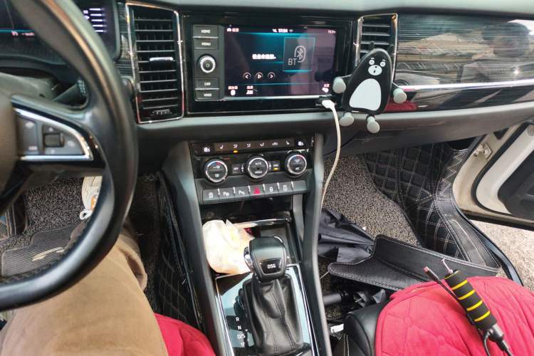 Used Skoda Kodiaq 2019 Facelifted TSI330 7-Seater Two-Wheel-Drive Luxury Enjoyment Edition China VI Standard Audio And AC Panel