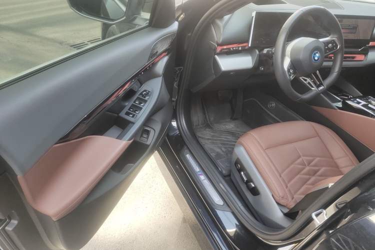 Used BMW i5 2025 eDrive 40L M Sport Package Driver Seat