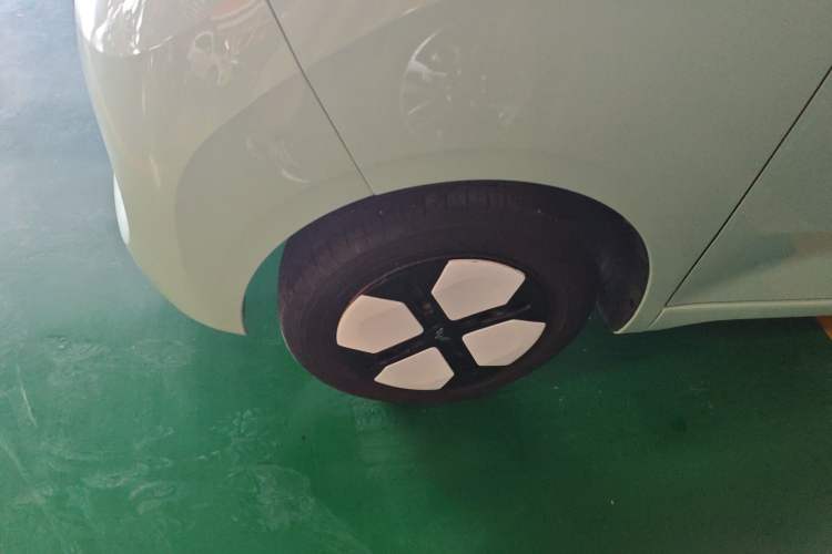Used Wuling Hongguang MINIEV 2024 3rd Generation 215km Advanced Version Left Front Wheel Hub