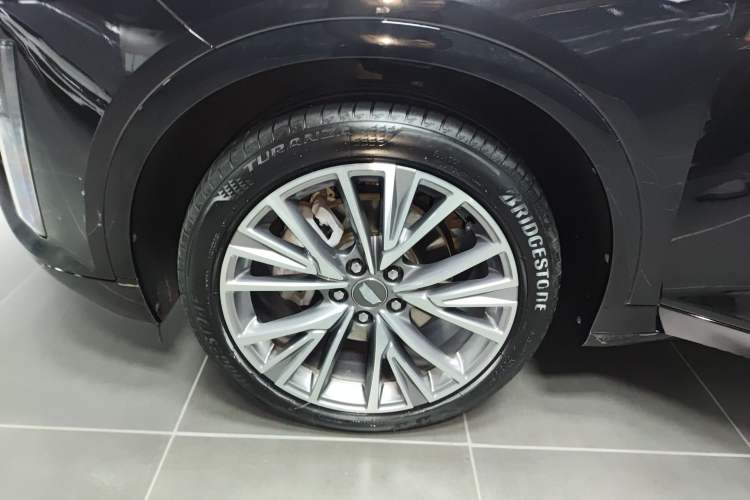 Used Cadillac GT4 2023 25T Luxury Model Exterior 4