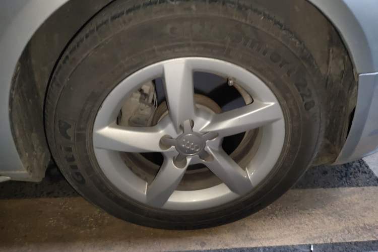 Used Audi A4L 2015 35 TFSI Automatic Standard Model Right Front Wheel Hub