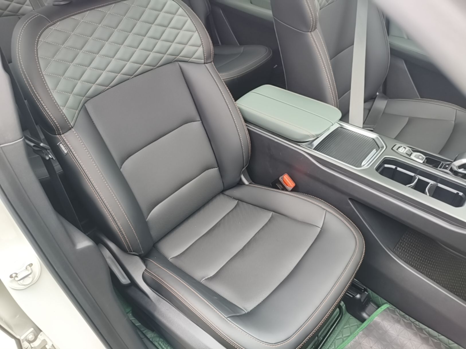 Geely Auto Haoyue L 2023 2.0T DCT Prestige Edition — снимка 19