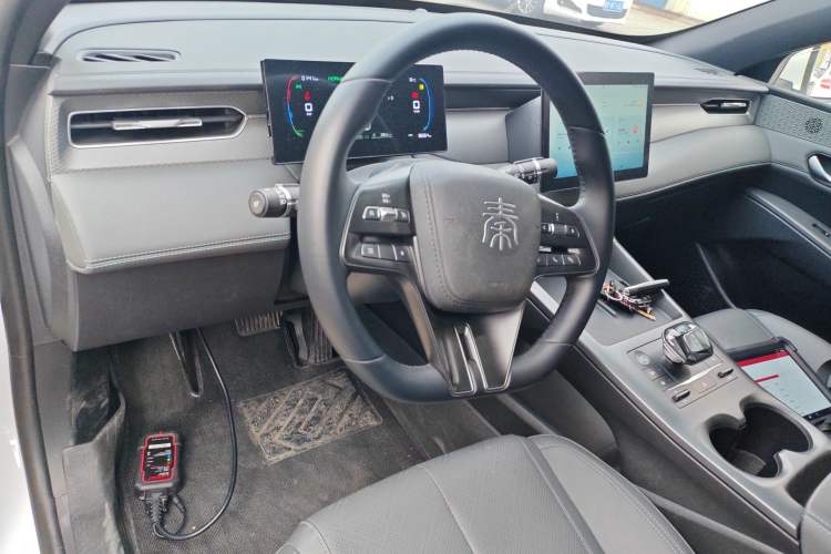 Used BYD Qin PLUS 2025 DM-i Smart Drive 55KM Leading Model Center Console