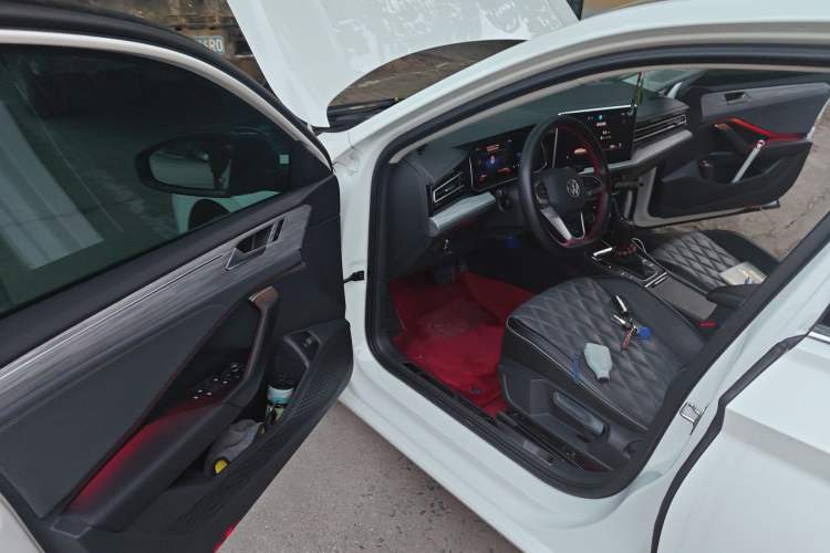 Used Volkswagen Sagitar 2025 Revised 300TSI DSG Excellence Edition Driver Seat