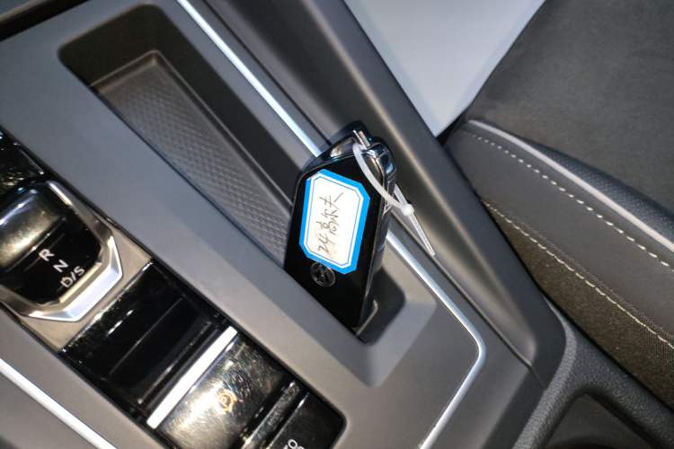 Used Volkswagen Golf 2023 Facelift 280TSI DSG R-Line Lite
