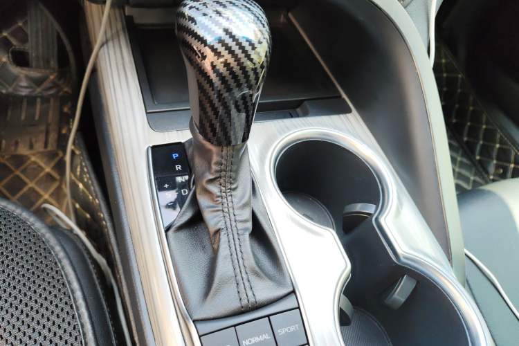 Used Toyota Camry 2019 Revised Version Dual-Engine 2.5 HG Luxury Edition Gear Lever