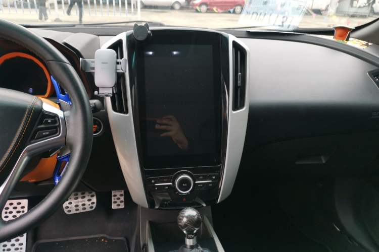 Used Luxgen U6 SUV 2017 1.8T Fashion-Upgraded Model Audio And AC Panel