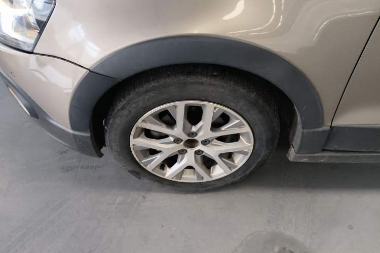 Used Volkswagen Polo 2014 1.6L Cross Polo Automatic Exterior 4