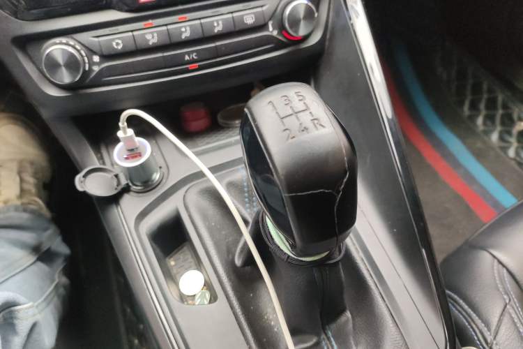 Used Peugeot 308 2016 1.6L Manual Fashion Edition