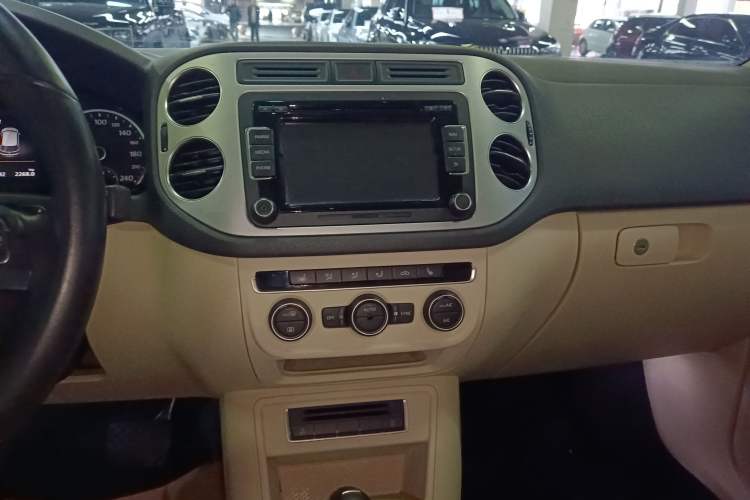 Used Volkswagen Tiguan L 2015 1.8TSI Automatic Two-Wheel Drive Luxury Model