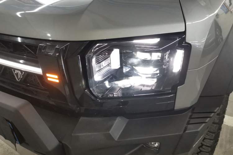 Used JETOUR Traveler 2024 2.0T All-Wheel-Drive Silver Dragon Wings