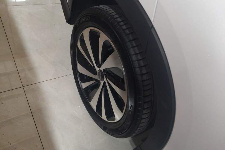 Used BYD Song PLUS New Energy 2023 Champion Edition DM-i 110KM Flagship PLUS Right Rear Wheel Hub