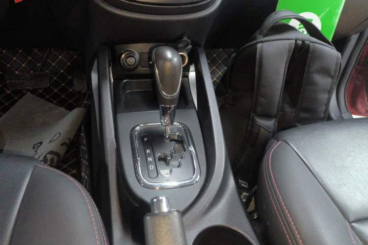 Used CHANGAN CS35 2016 1.6L Automatic Luxury Model China V Standard Gear Lever