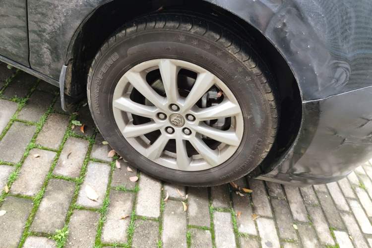 Used Buick GT 2013 GT 1.6L Automatic Fashion Edition Right Front Wheel Hub