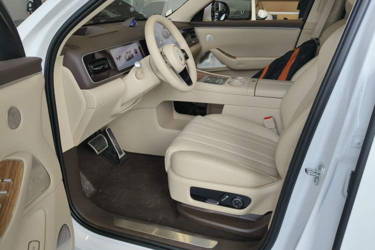 Used Hima AITO M7 2026 Model Range-Extending Pro+ All-Wheel Drive 5-Seater Version Left Front Seat