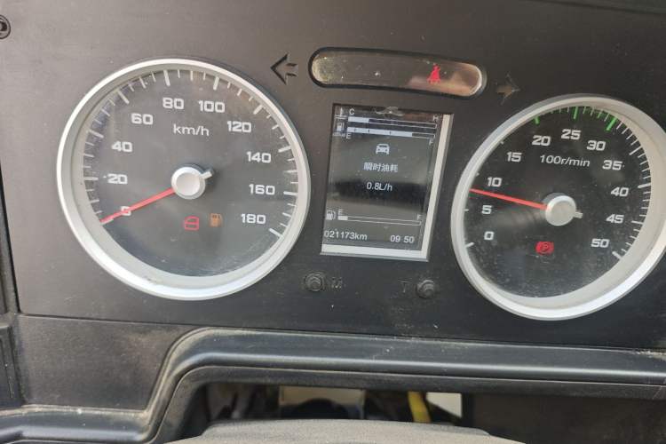 Used Iveco Daily 2021 2.5T A35 M1 Passenger Van 5-9 Seater Short Wheelbase Mid-Roof Design Dual Tires Manual Doors Instrument Cluster