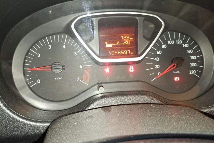 Used Citroen Elysee 2015 ZhiShang Edition 1.6L Manual Comfort Model Odometer Close Up