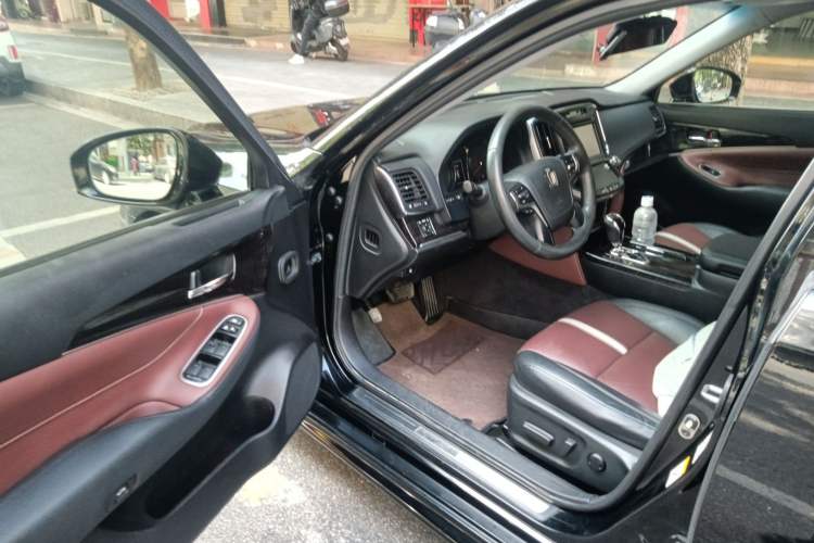 Used Toyota Crown 2017 2.0T Sport Edition Driver Seat