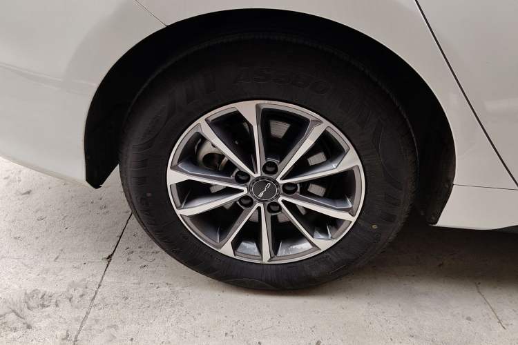 Used BYD Destroyer 05 2024 HONOR Edition DM-i 55KM Luxury Model Right Rear Wheel Hub