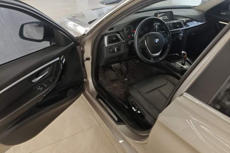 Used BMW 3 Series 2016 316Li Fashion Model
