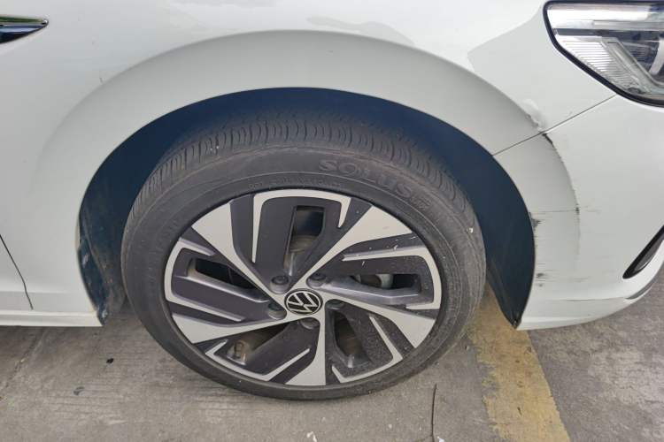 Used Volkswagen Bora 2023 280TSI DSG Prestige Edition Right Front Wheel Hub