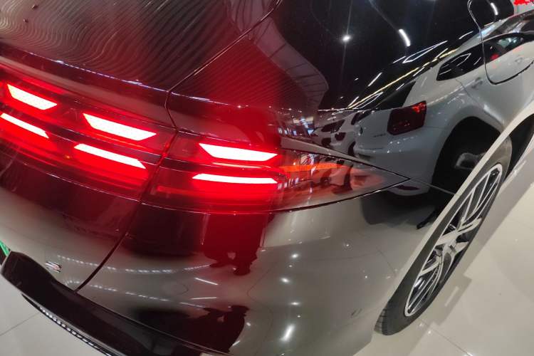 Used Denza Z9 2024 1100 km Four-Wheel Drive Max Version Right Rear Taillight