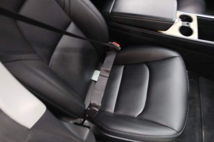 Used Tesla Model 3 2022 Rear-Wheel-Drive Version Right Front Seat