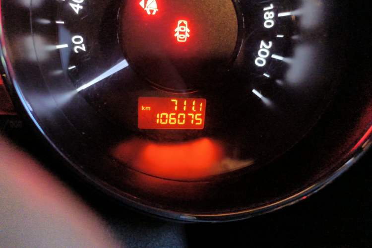 Used Peugeot 3008 2014 1.6THP Automatic Enjoyment Edition Odometer Close Up