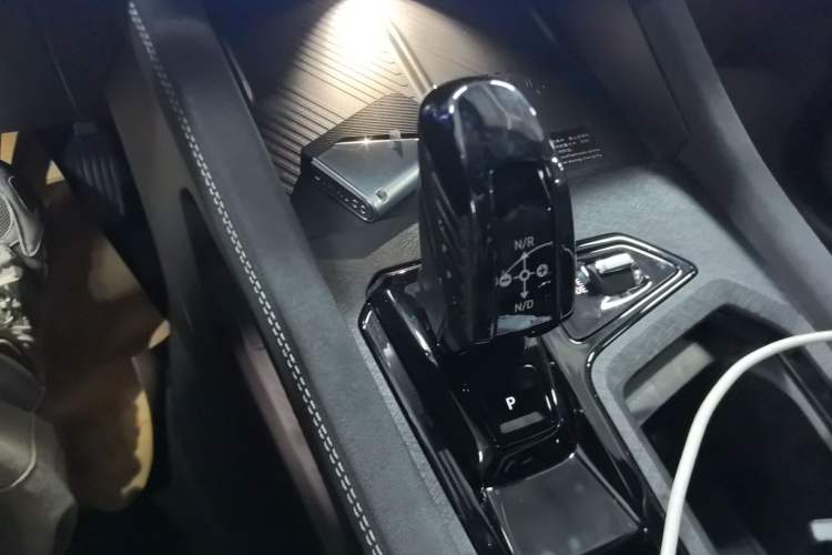 Used Lynk & Co 03 2023 2.0TD DCT H-Power Halo Gear Lever