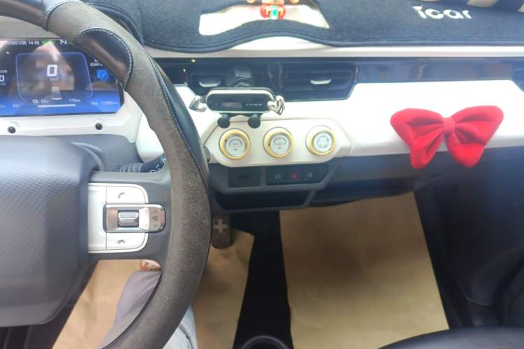 Used Chery QQ Ice Cream 2022 120km Conical Shape Lithium Iron Phosphate Audio And AC Panel