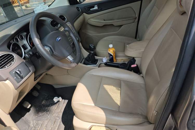 Used Ford Focus 2013 Sedan Classic 1.8L Manual Fashion Edition