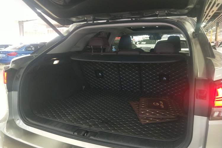 Used Lexus RX 2020 300 4x4 Elegant Edition China VI Trunk