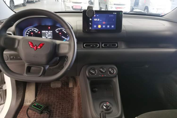 Used Wuling Hongguang New Energy 2024 All-Electric Model 300KM Standard Version