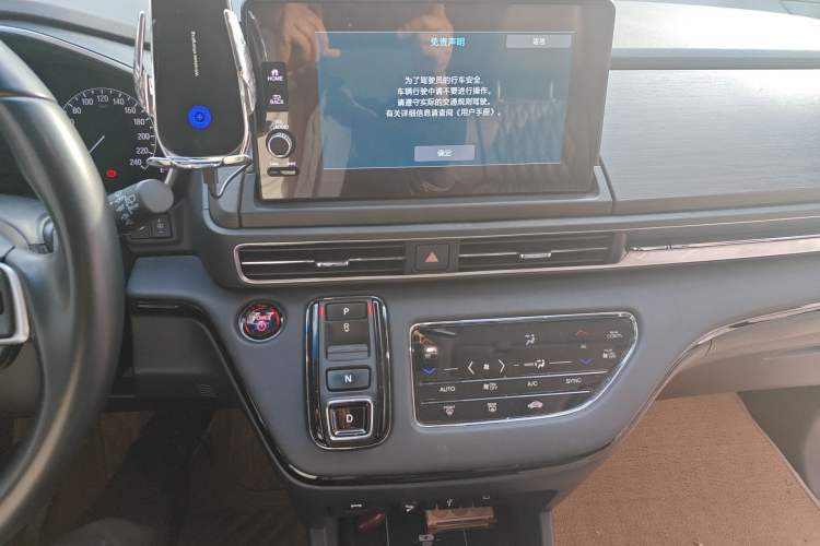 Used Honda Elysion 2024 2.0L eHEV Luxury Edition Audio And AC Panel