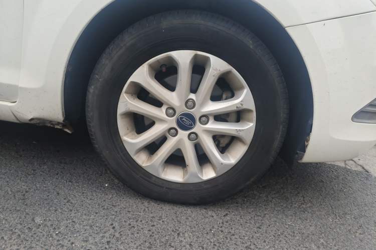 Used Ford Focus 2013 Hatchback Classic 1.8L Automatic Base Model Right Front Wheel Hub