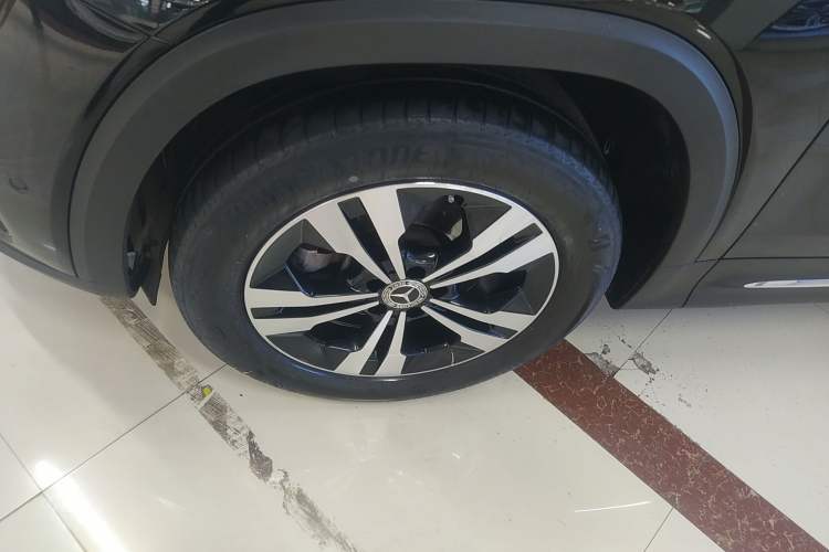 Used Mercedes-Benz GLB 2024 GLB 200 Dynamic Edition Left Front Wheel Hub