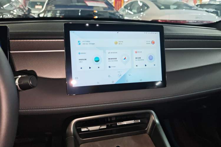 Used BYD Qin PLUS 2025 DM-i Smart Drive 55KM Leading Model Audio And AC Panel