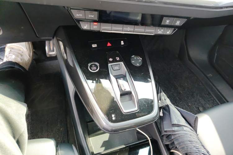 Used Audi Q4 e-tron 2024 40 e-tron Boundary Edition Gear Lever